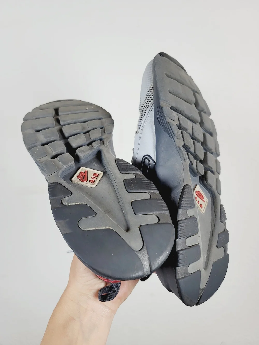 Nike Air HUARCHACHI Sneakers, Size 6Y